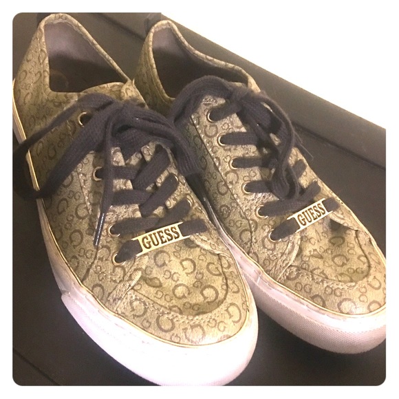 GUESS Women’s Tennis Shoes / Sneakers - Picture 1 of 4